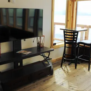 captains suite tv and seats