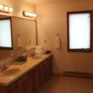 mariners roost bathroom