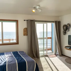 a bedroom with a bed in a hotel room