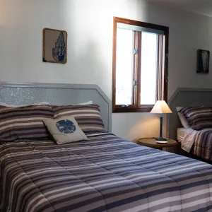 a bedroom with a bed in a hotel room